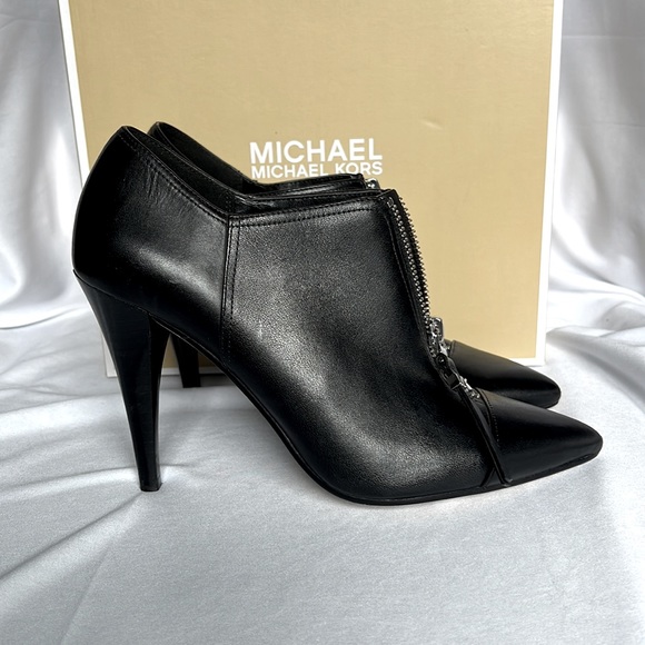 EUC! Worn once!! Michael Kors Black Booties sz 7 - Picture 4 of 6